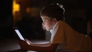 अनलाइन जालबाट बच्चालाई कसरी जोगाउने ?