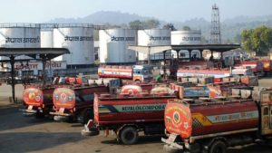 डिजेलमा ३ र पेट्रोलमा २ रुपैयाँ मूल्य बढ्यो