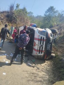 रुकुम नुवाकोट देखी दाङ् तर्फ जादै गरेको फोर्स गाडी दुर्घटना घाइते विवरण सहित